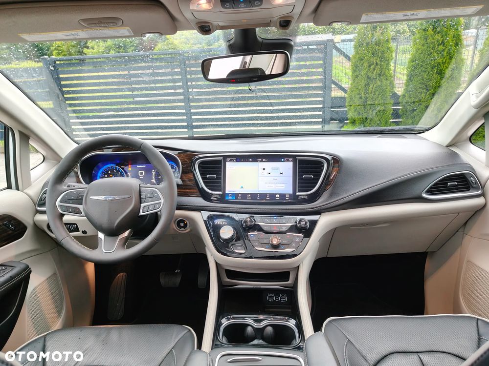 Chrysler Pacifica - 27