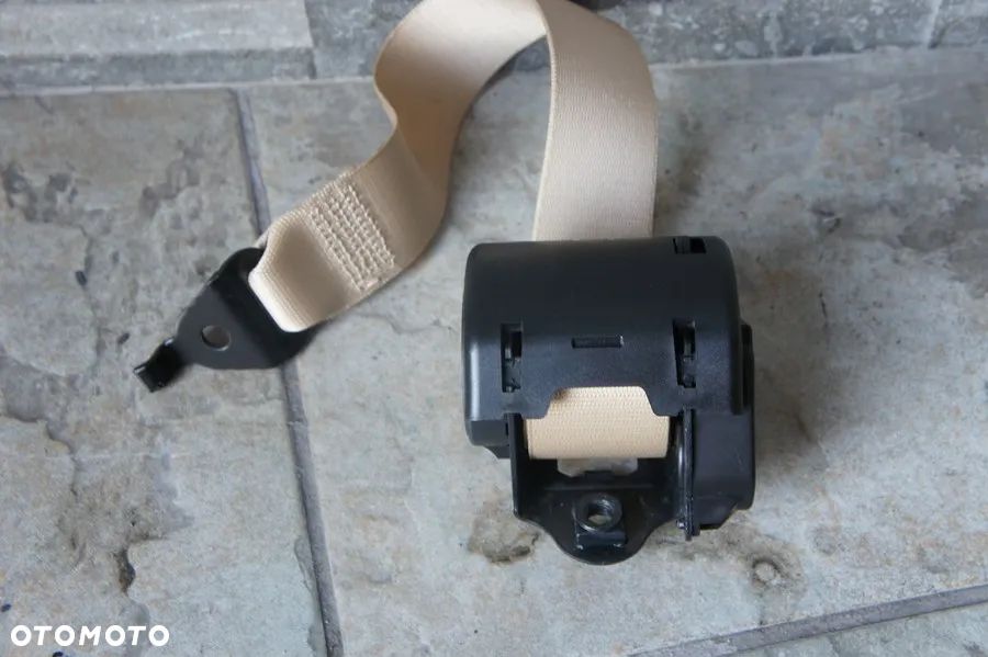 NR 170 Pas tylny środkowy do Audi A6 4G 623493800C - 3