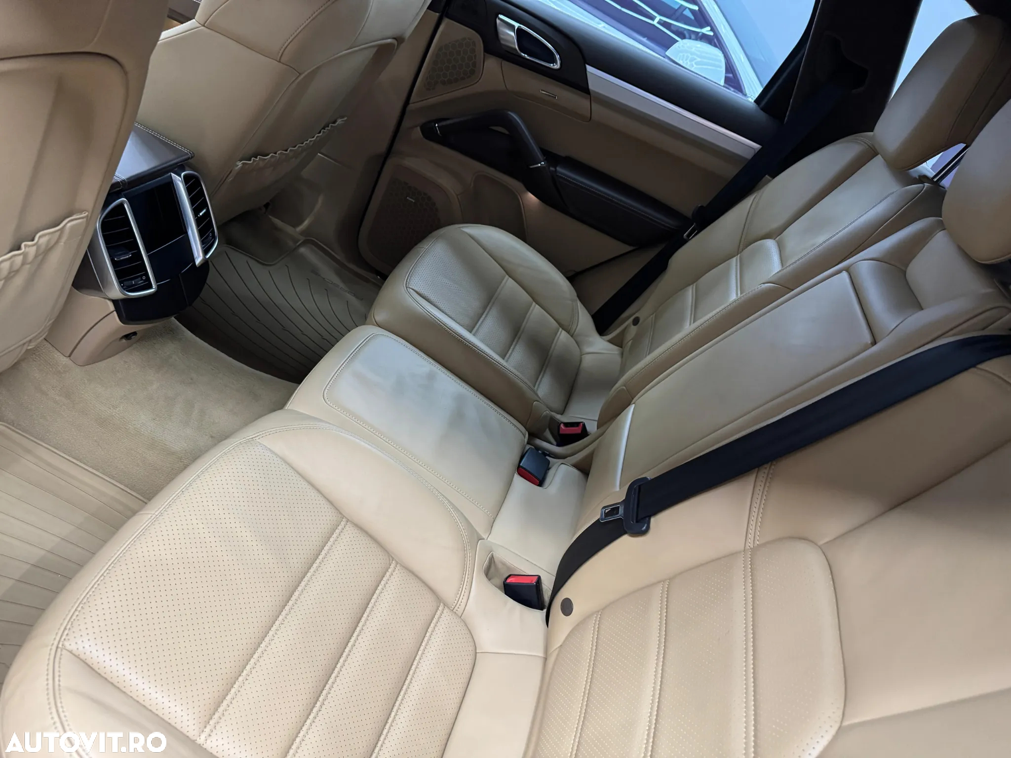 Porsche Cayenne 3.0 L - 18