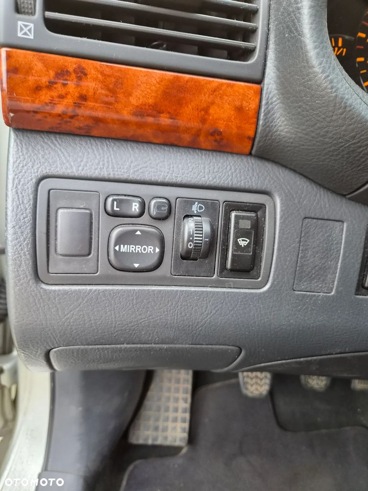Toyota Avensis 2.0 VVT-i Sol - 20