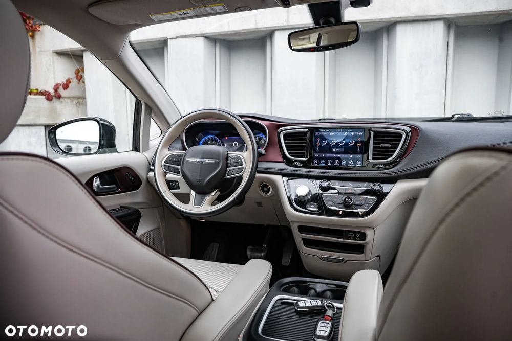 Chrysler Pacifica - 30