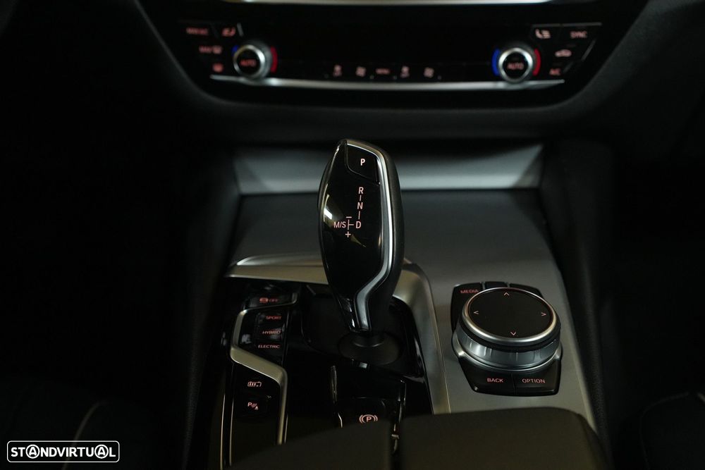 BMW 520 e Pack M - 21