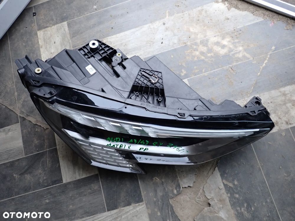 AUDI A3 S3 8Y LAMPA MATRIX PRAWY PRZÓD - 2