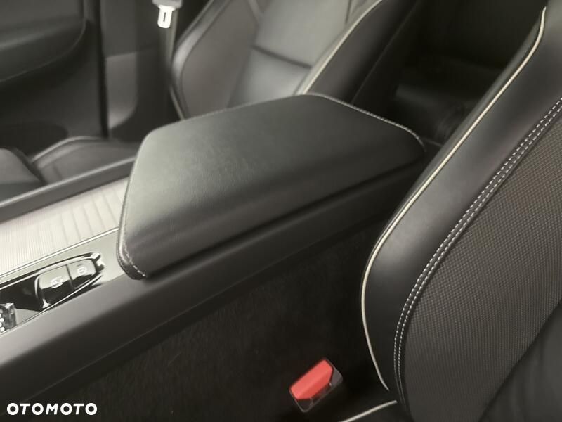 Volvo XC 60 B4 B R-Design - 17