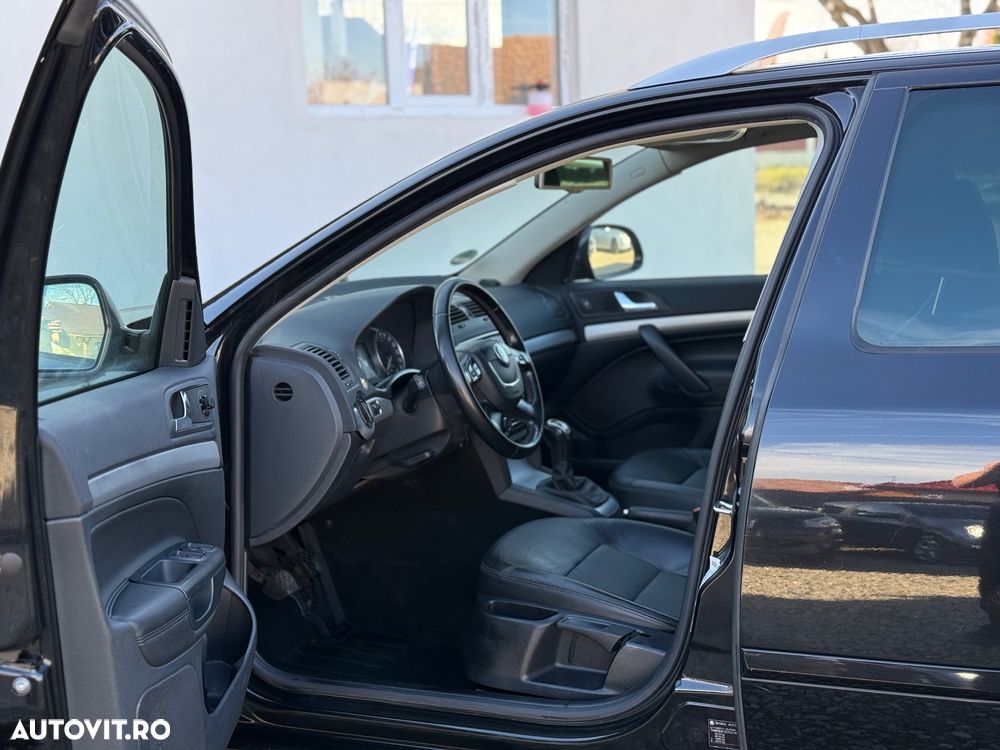 Skoda Octavia Combi 2.0 TDI CR DPF RS - 10