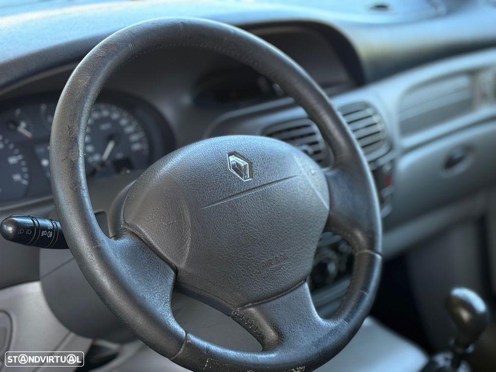 Renault Scénic 1.4 16V RXE AC - 13