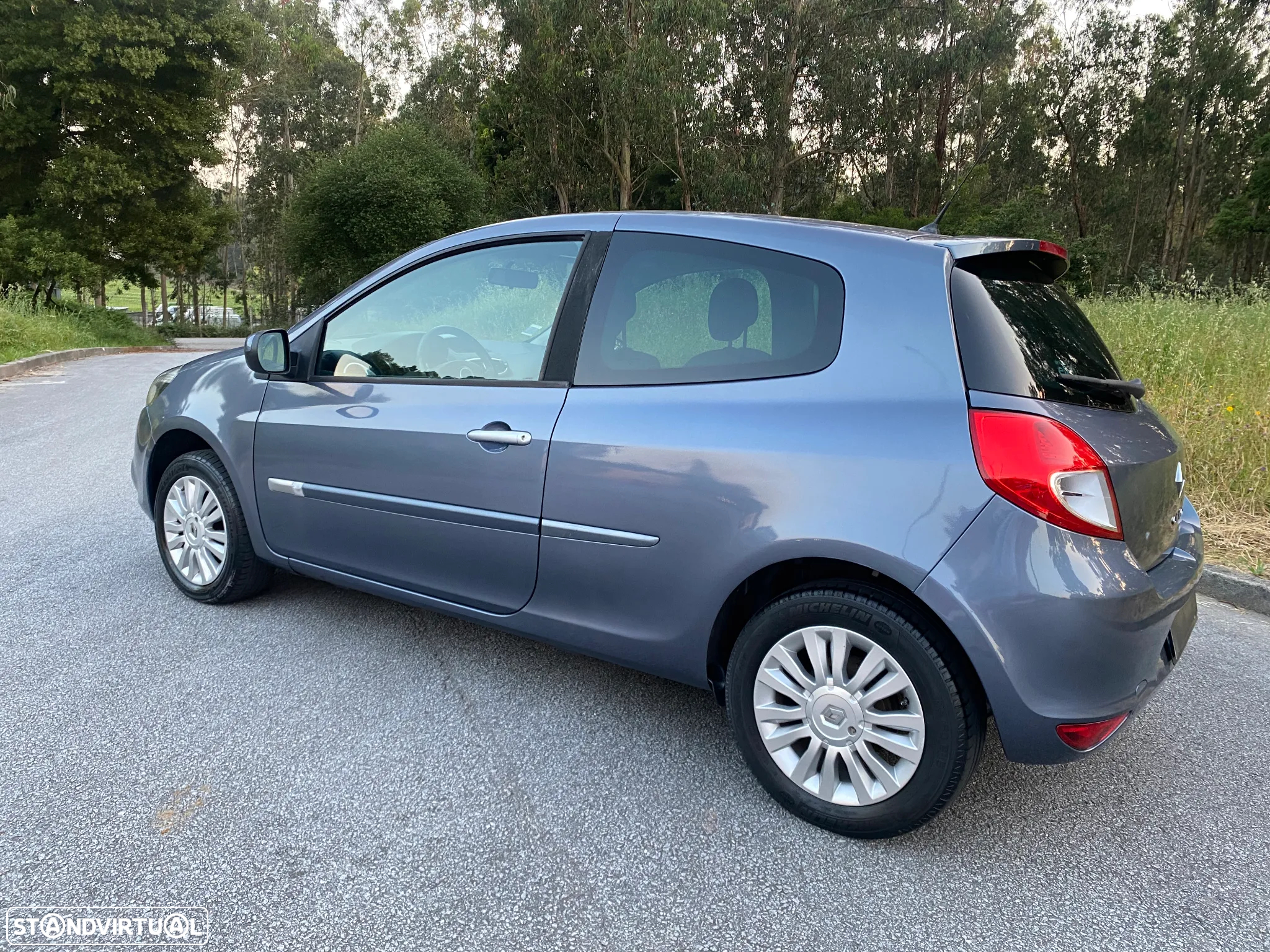 Renault Clio 1.2 16V GT - 12