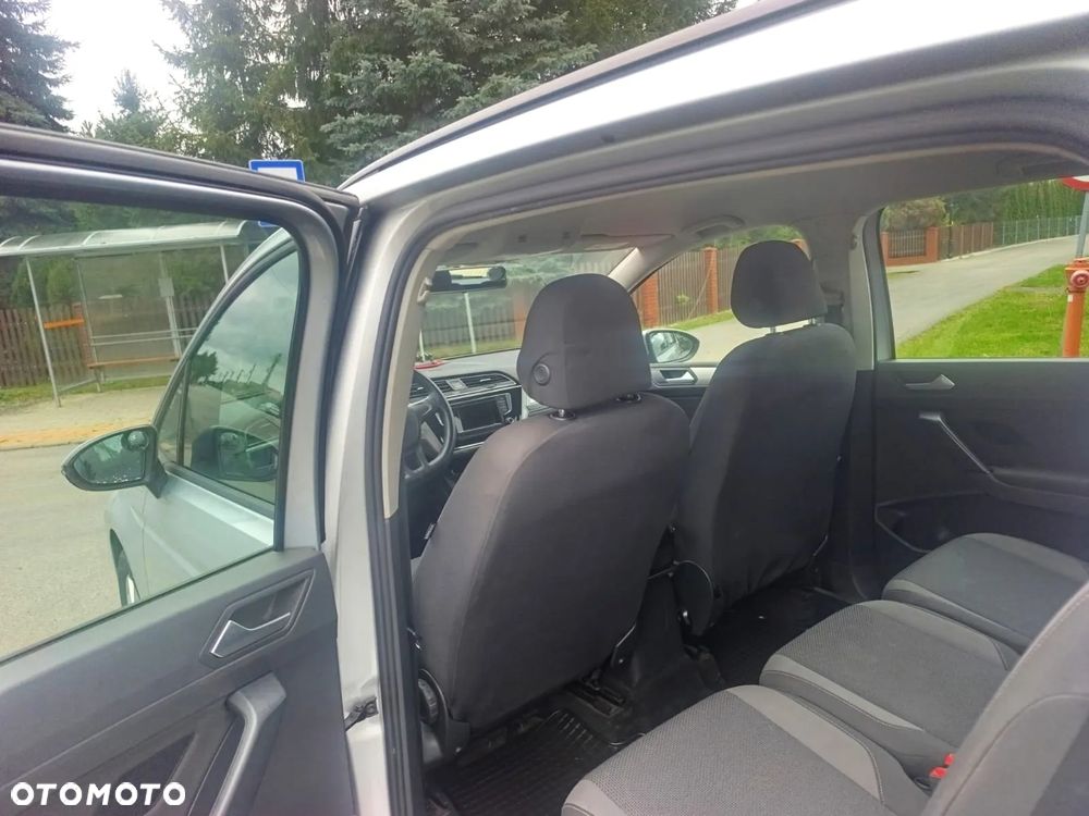 Volkswagen Touran - 12