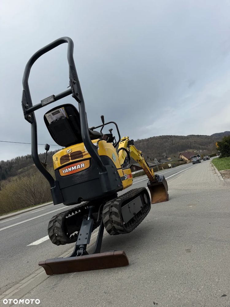 Yanmar SV08-1AS Japońska Minikoparka Koparka 1,1 tony. Maszyna jak Nowa. 2017rok. Pochodzi z Norweskiego Gospodarstwa Ogrodniczego! 2 łyżki. Rozsuwane Podwozie. Dokumentacja. Dodatkowe sekscje Hydrauliczne na młot lub wiertnice. Ani deka luzów czy wycieków. Szybkozłącze. Oryginalne łyżki Steelwrist! Skrętne ramię. OKAZJA Zadbana Maszyna! Bardzo oszczędny silnik Yanmar. Mocne pompy Hydrauliczne!! - 26