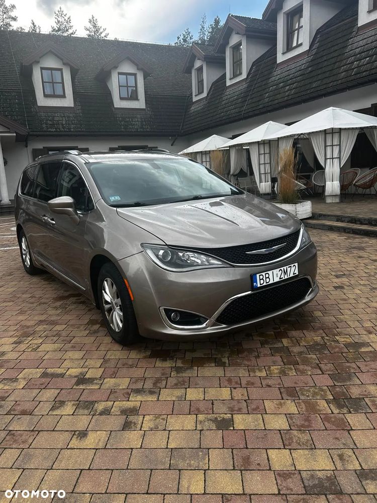 Chrysler Pacifica 2018 photo 2