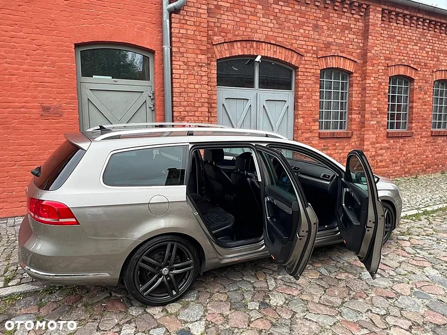 Volkswagen Passat 2.0 TDI DPF Highline - 23