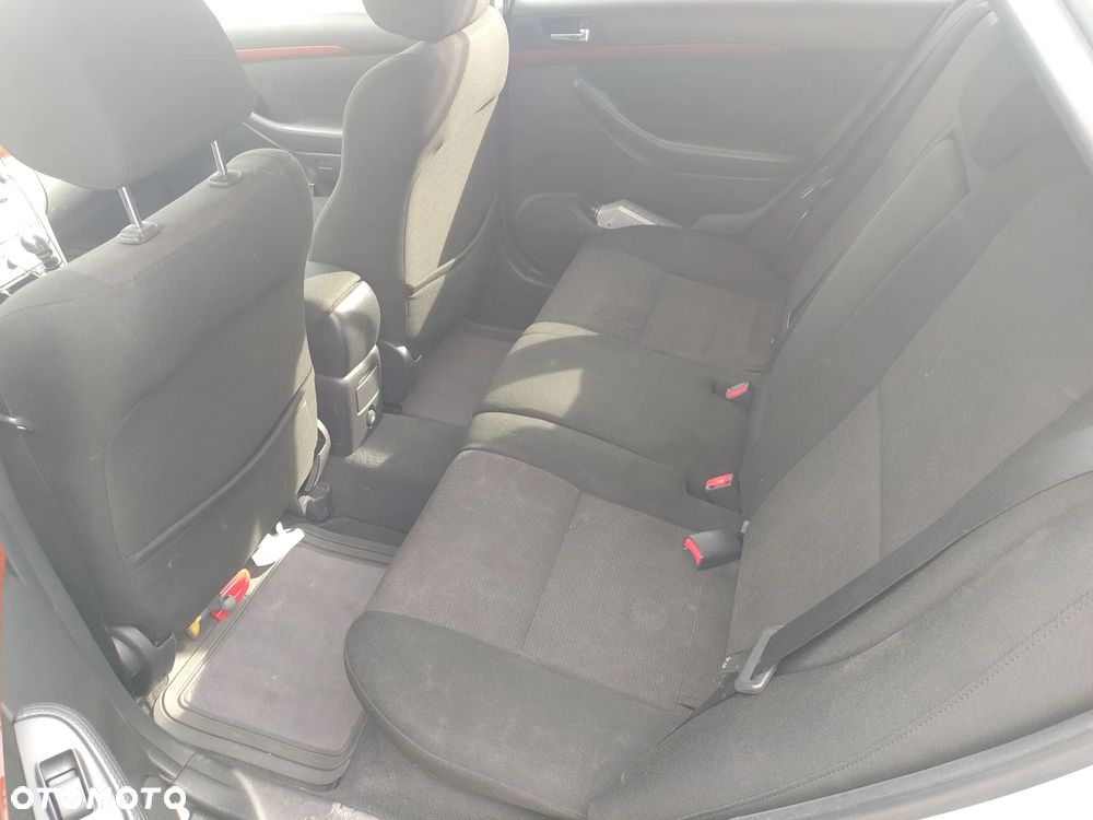 Toyota Avensis 2.0 D-4D Sol - 8