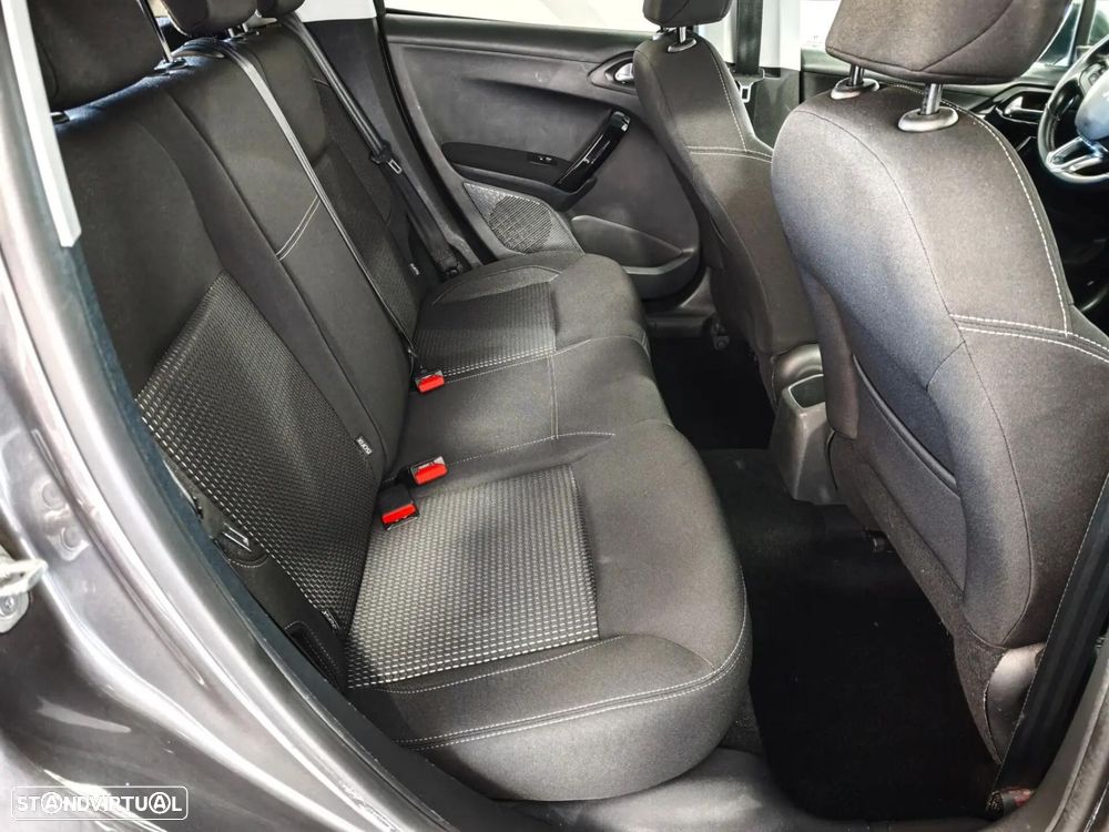 Peugeot 208 1.2 PureTech Allure - 22