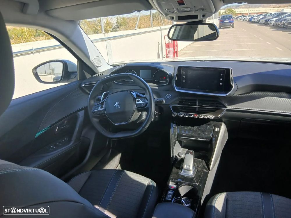 Peugeot 2008 1.2 PureTech Allure EAT8 - 3