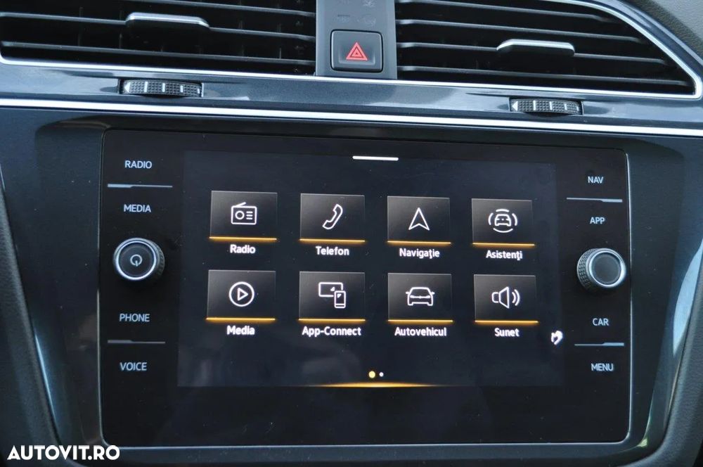 Volkswagen Tiguan 2.0 TDI SCR 4MOTION DSG R-Line - 29