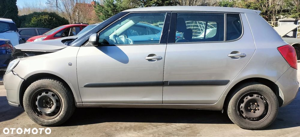 SKODA FABIA II 1.2 BBM 60KM KOD 9202 DRZWI PRAWY PRZÓD TYŁ ZDERZAK KIEROWNICA BŁOTNIK KLAPA SZYBA LUSTERKO LAMPA SILNIK SKRZYNIA CAŁY NA CZĘŚCI - 2