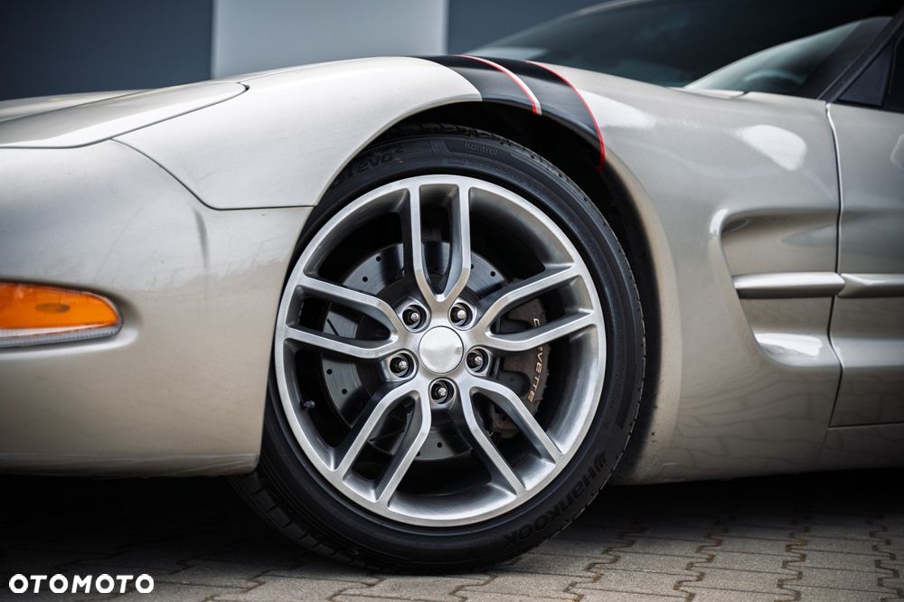Chevrolet Corvette - 15