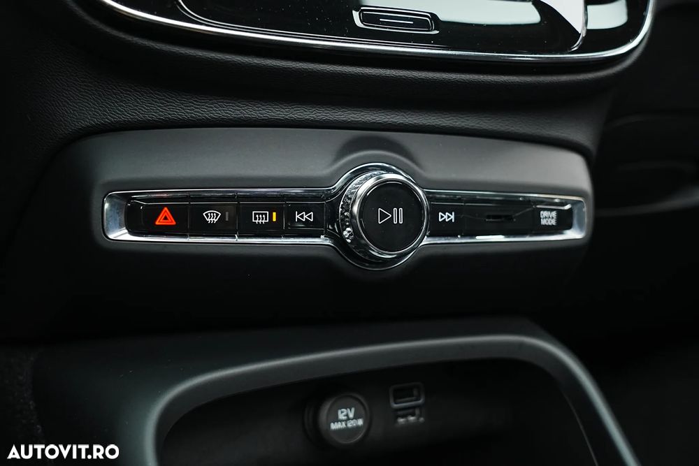 Volvo XC 40 T3 Geartronic Inscription - 38