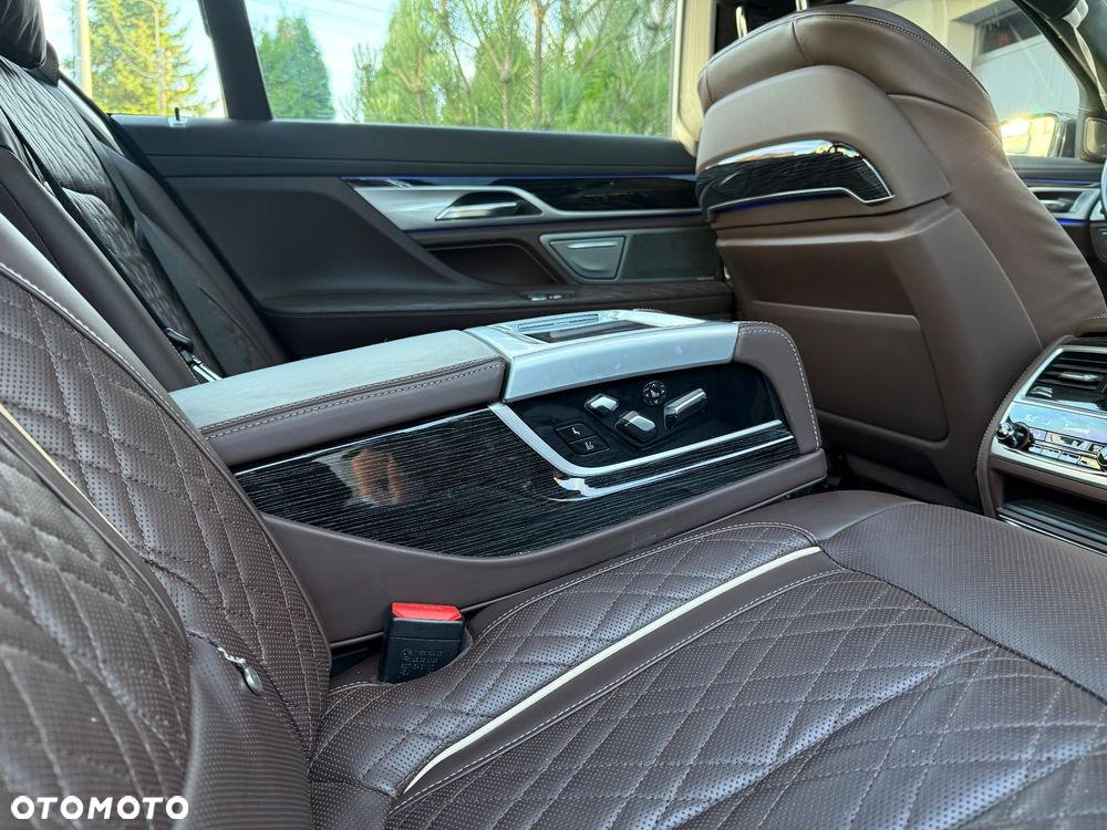 BMW Seria 7 740Ld xDrive sport - 32