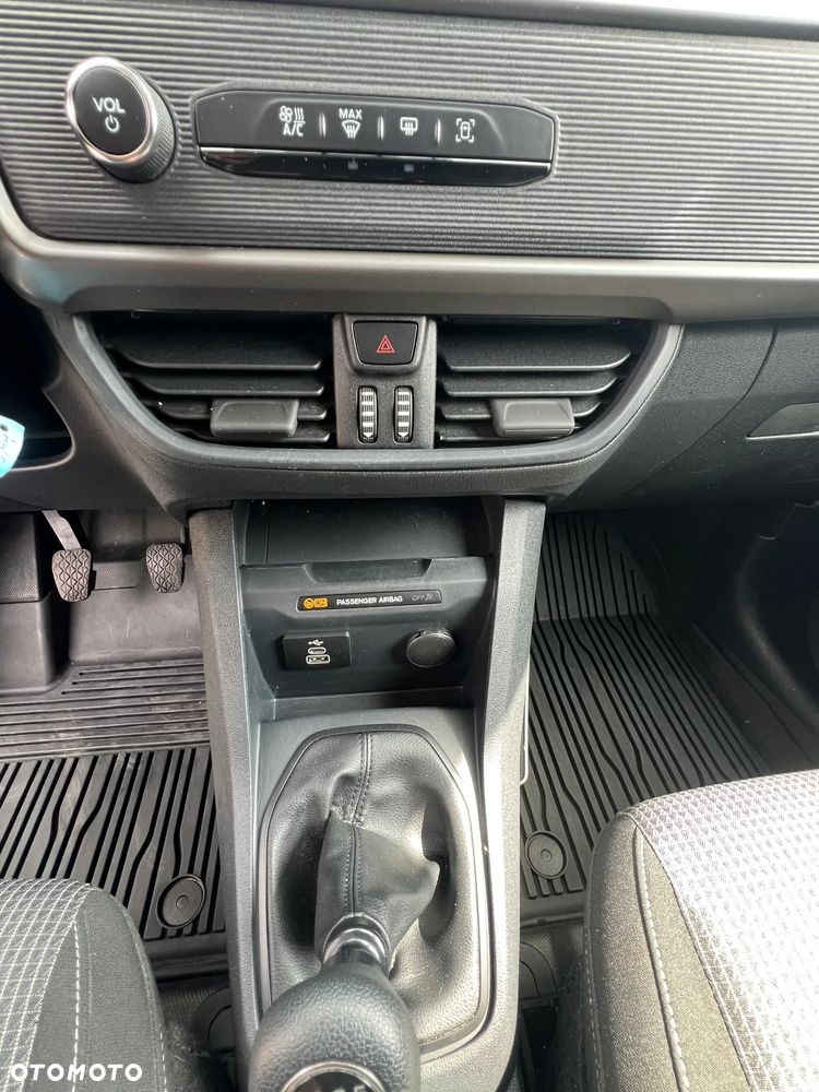 Ford Transit Courier - 20