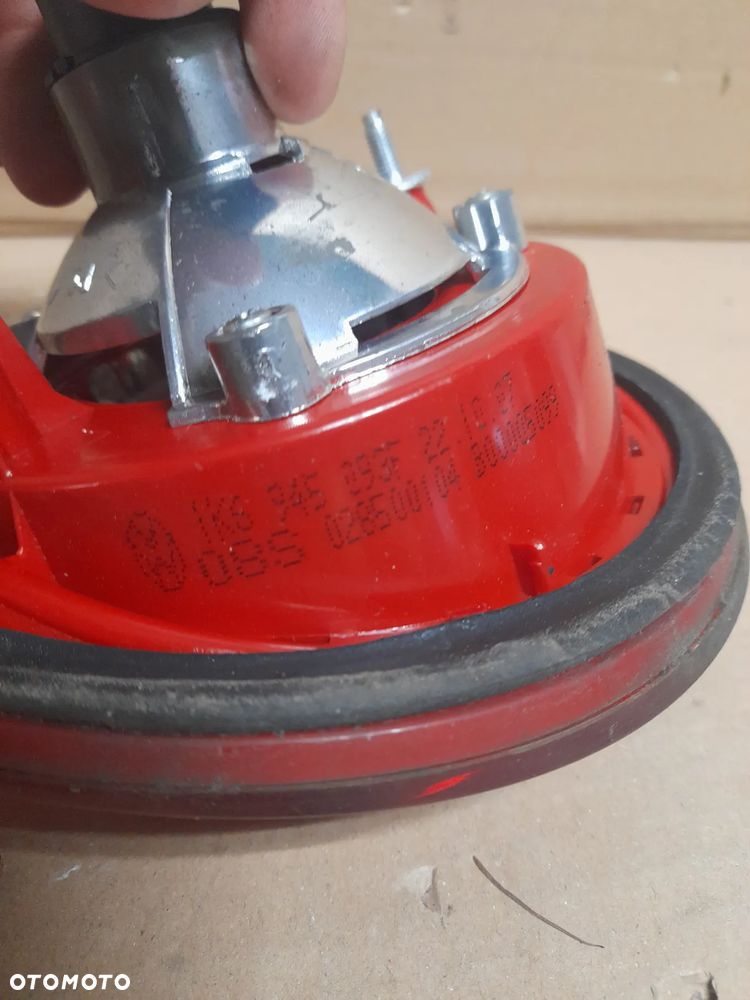 lampa lewa tył w klapę golf 5 1k6945093f - 6