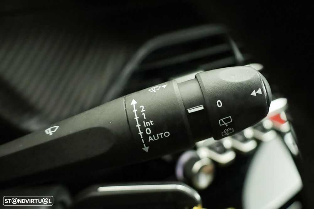 Peugeot 2008 1.2 PureTech Allure - 17