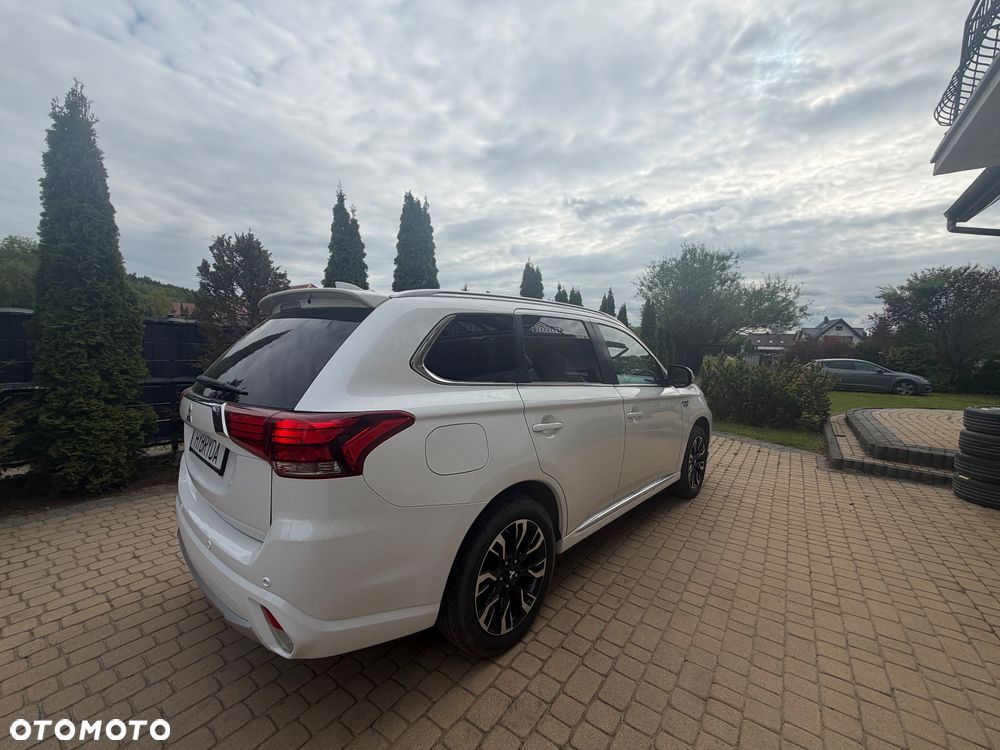 Mitsubishi Outlander Intense + - 20