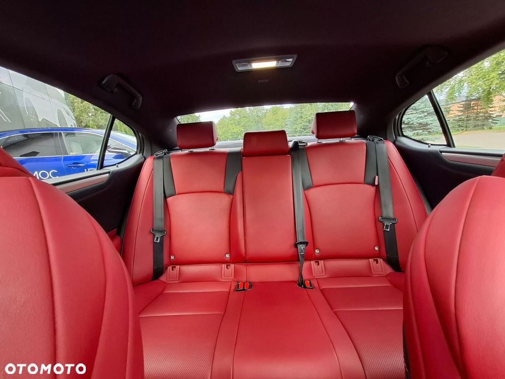 Lexus ES 300h F Sport Edition - 26