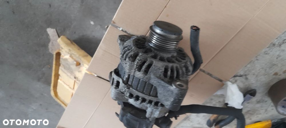 Kia Carnival alternator 2,9 - 6