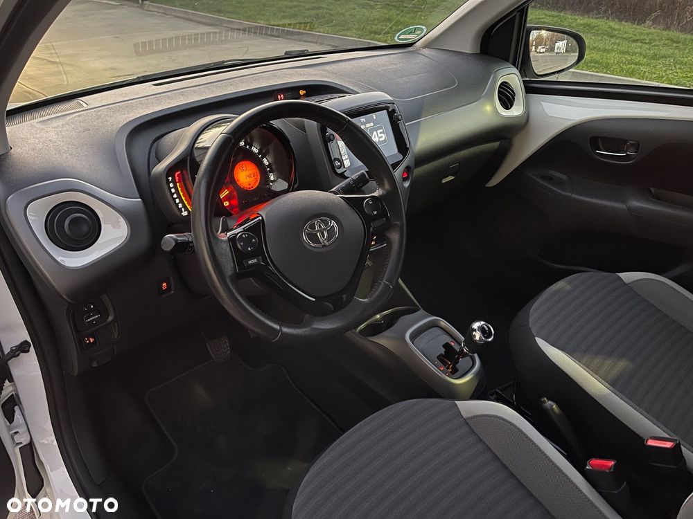 Toyota Aygo x.shift x-play connect - 15