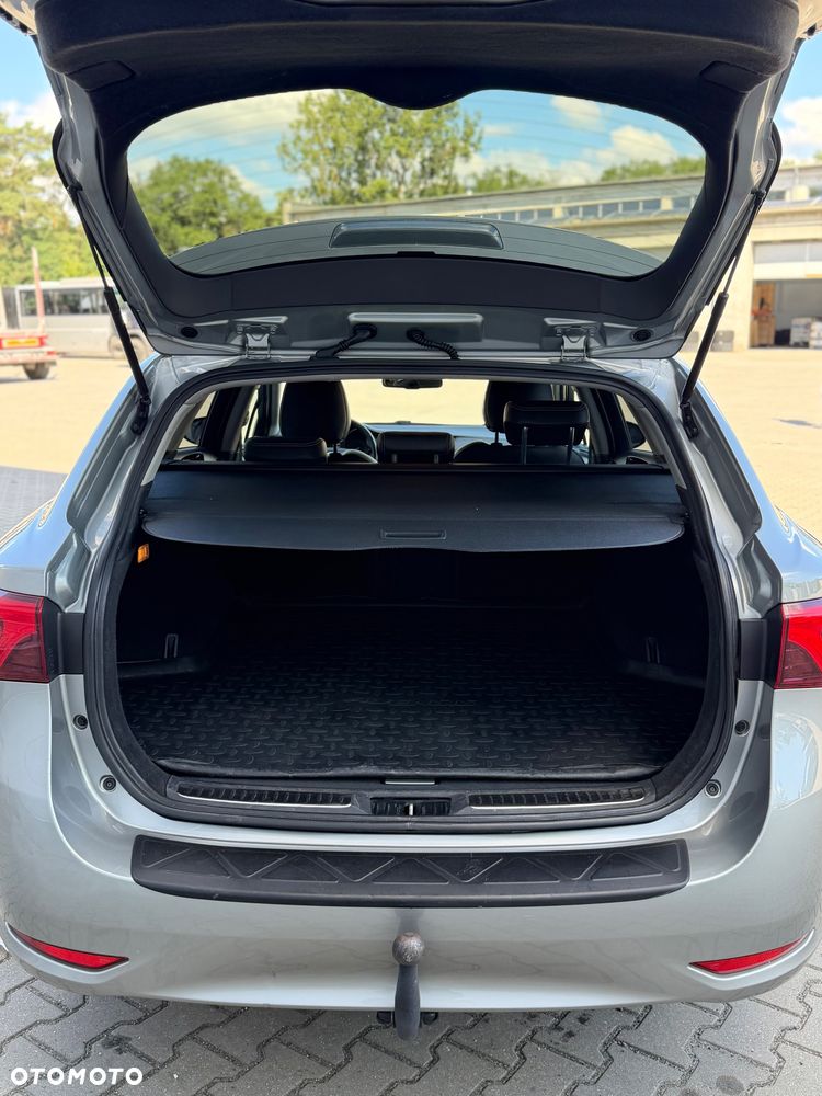 Toyota Avensis 1.8 Premium - 36