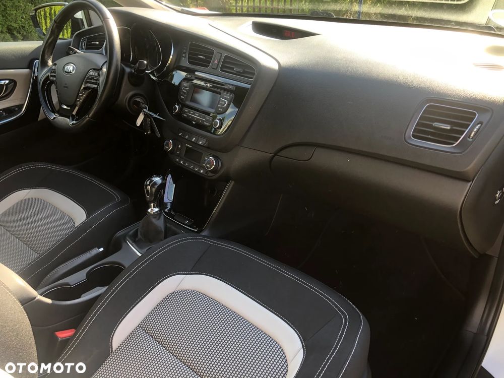 Kia Ceed 1.6 CRDi 128 Dream Team Edition - 23