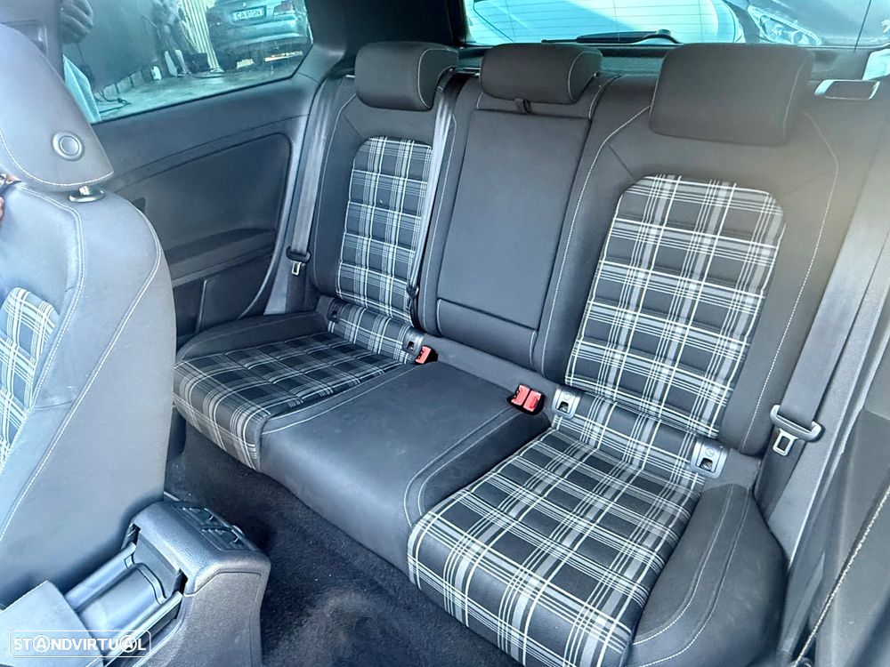 VW Golf 2.0 TDi GTD DSG - 11