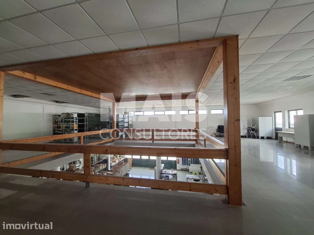 Edifício com Armazém e  Terreno para Expansão em Vila Nova de Santo... - Grande imagem: 5/13