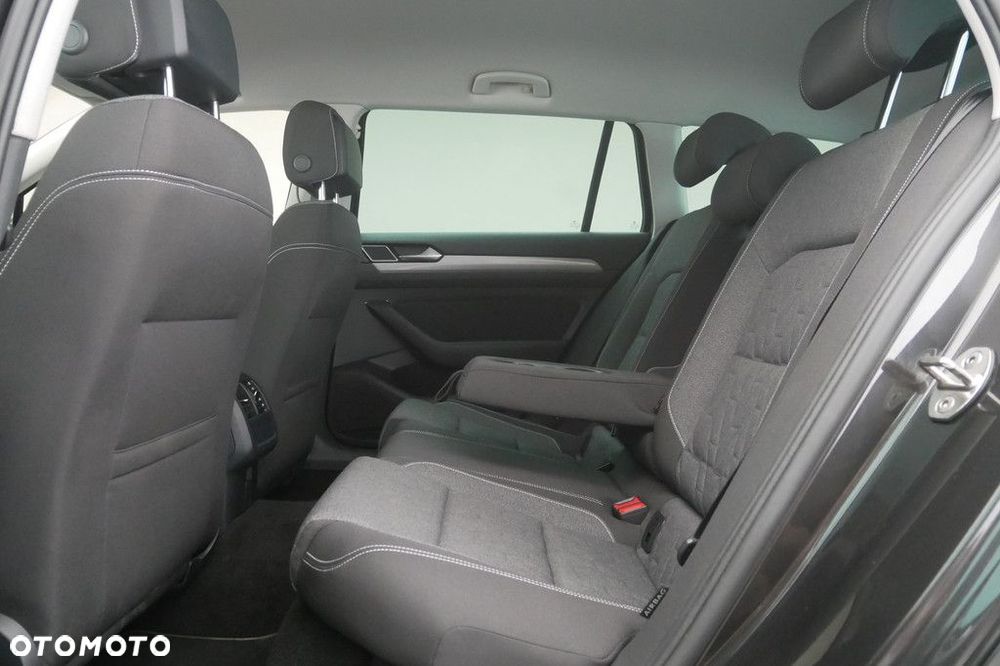 Volkswagen Passat Variant 2.0 TDI SCR Business DSG - 15