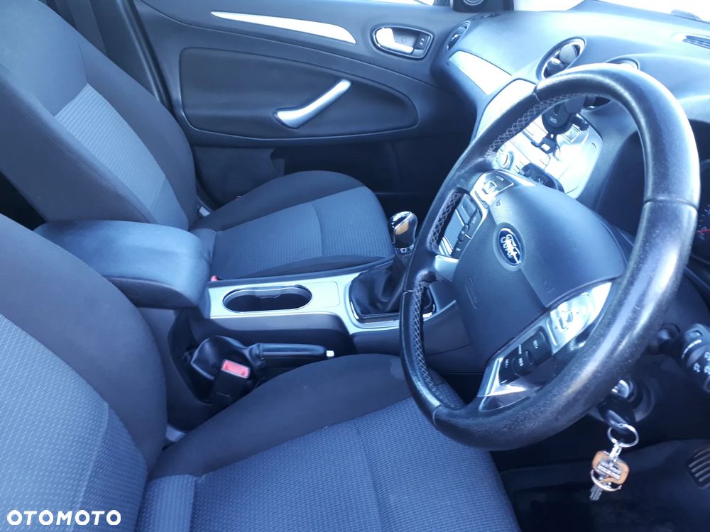 Ford Mondeo 2.0 Ghia - 7