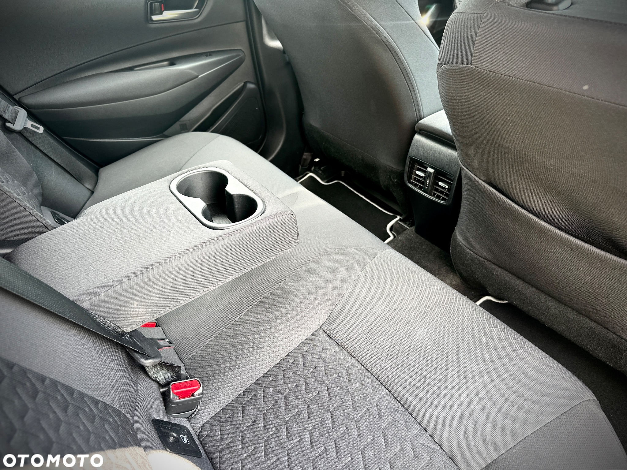 Toyota Corolla 1.8 Hybrid Comfort - 32
