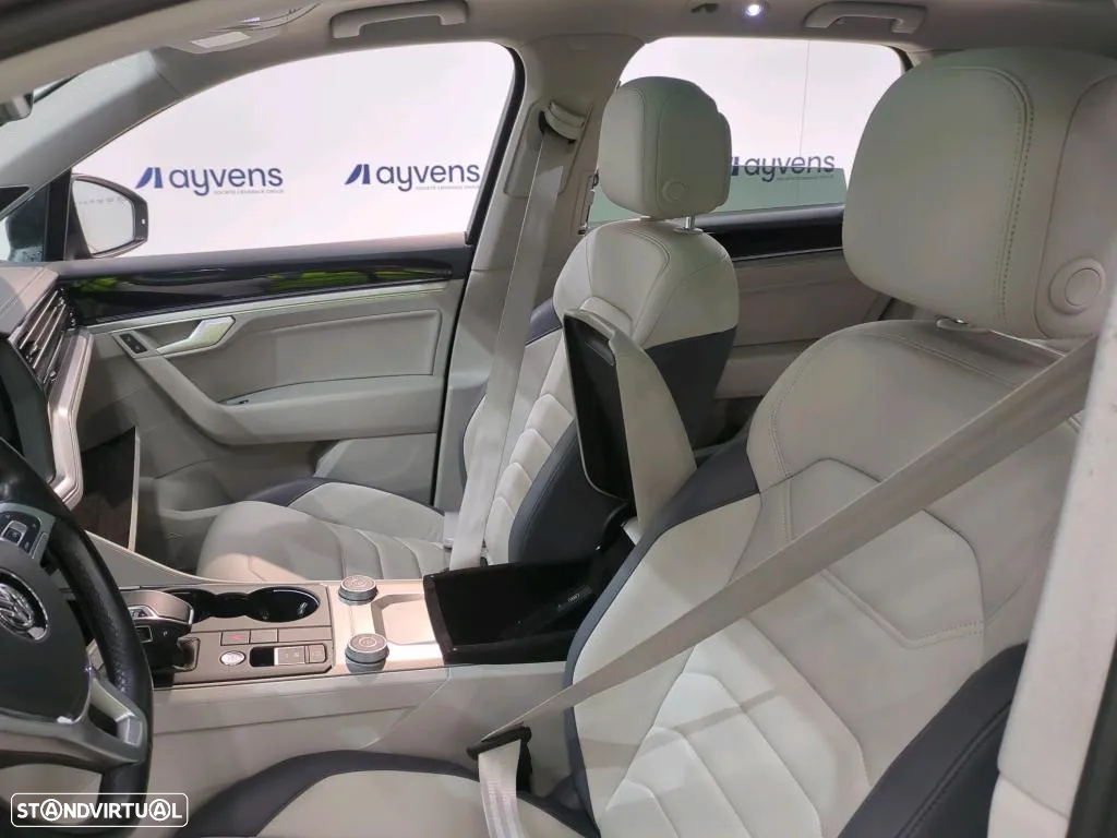 VW Touareg 3.0 TDI V6 Elegance Plus - 3