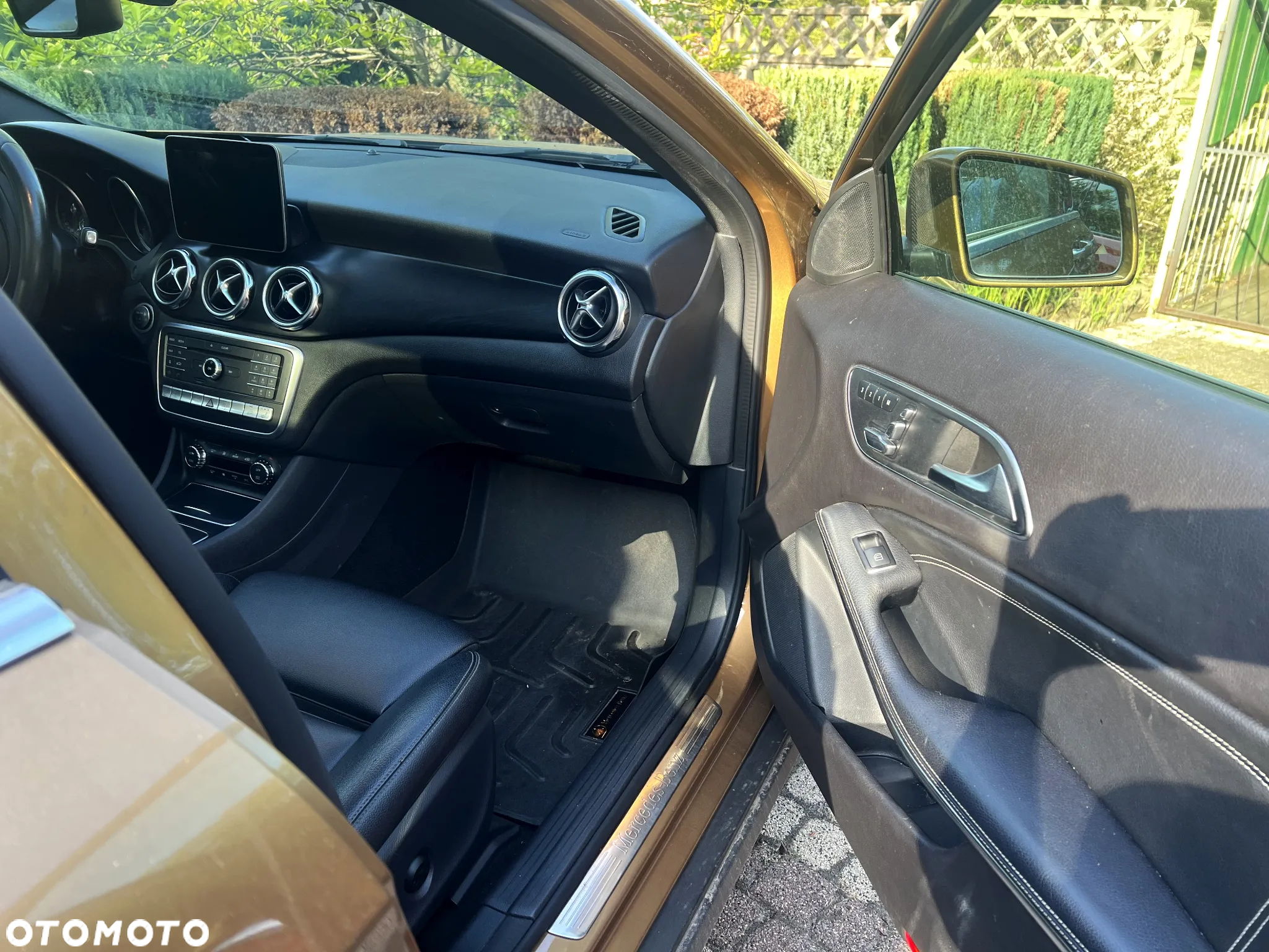 Mercedes-Benz GLA 250 4Matic 7G-DCT UrbanStyle Edition - 28