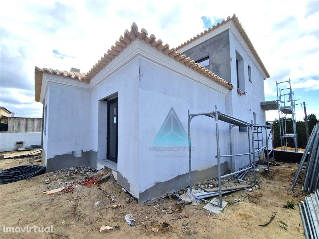 Moradia Isolada * * 5 Assoalhadas * * * Piscina - Grande imagem: 2/9