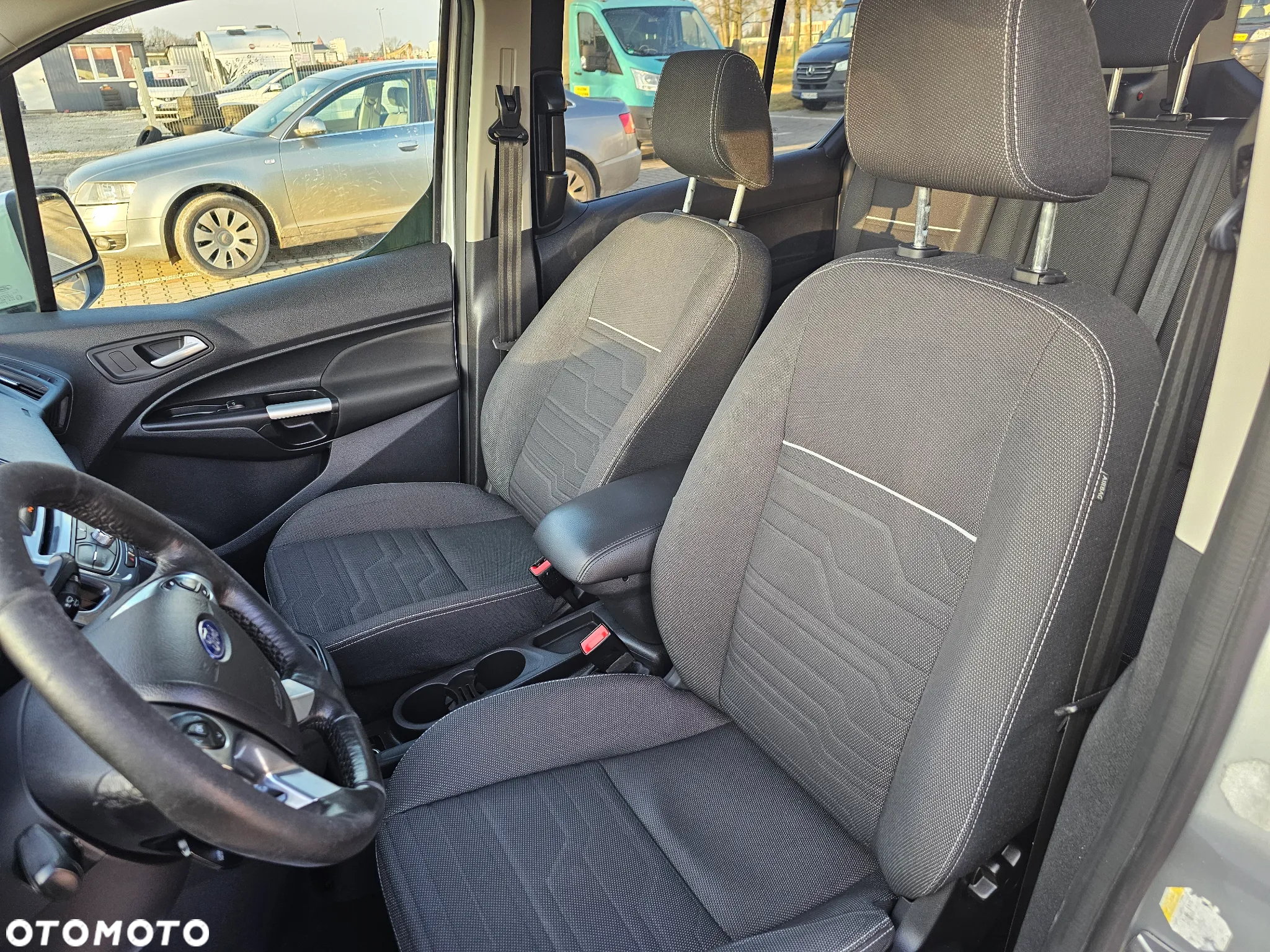 Ford Tourneo Connect Grand - 13