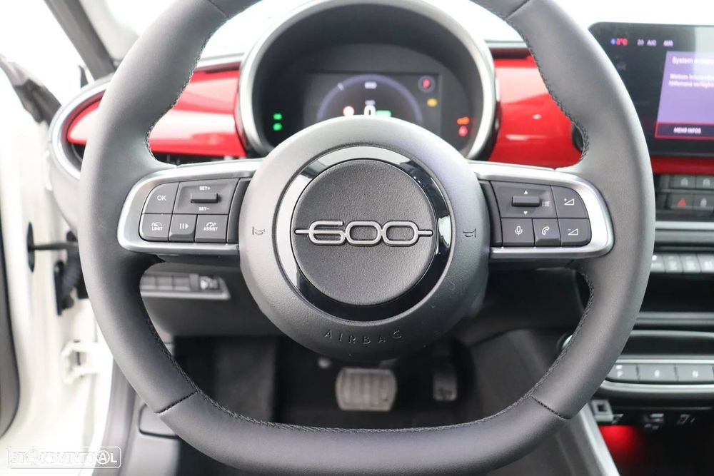Fiat 600e 54 kWh (RED) - 6