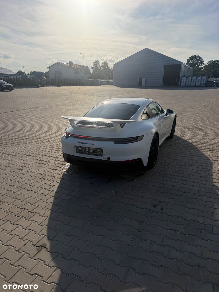 Porsche 911 Carrera 4 GTS - 4