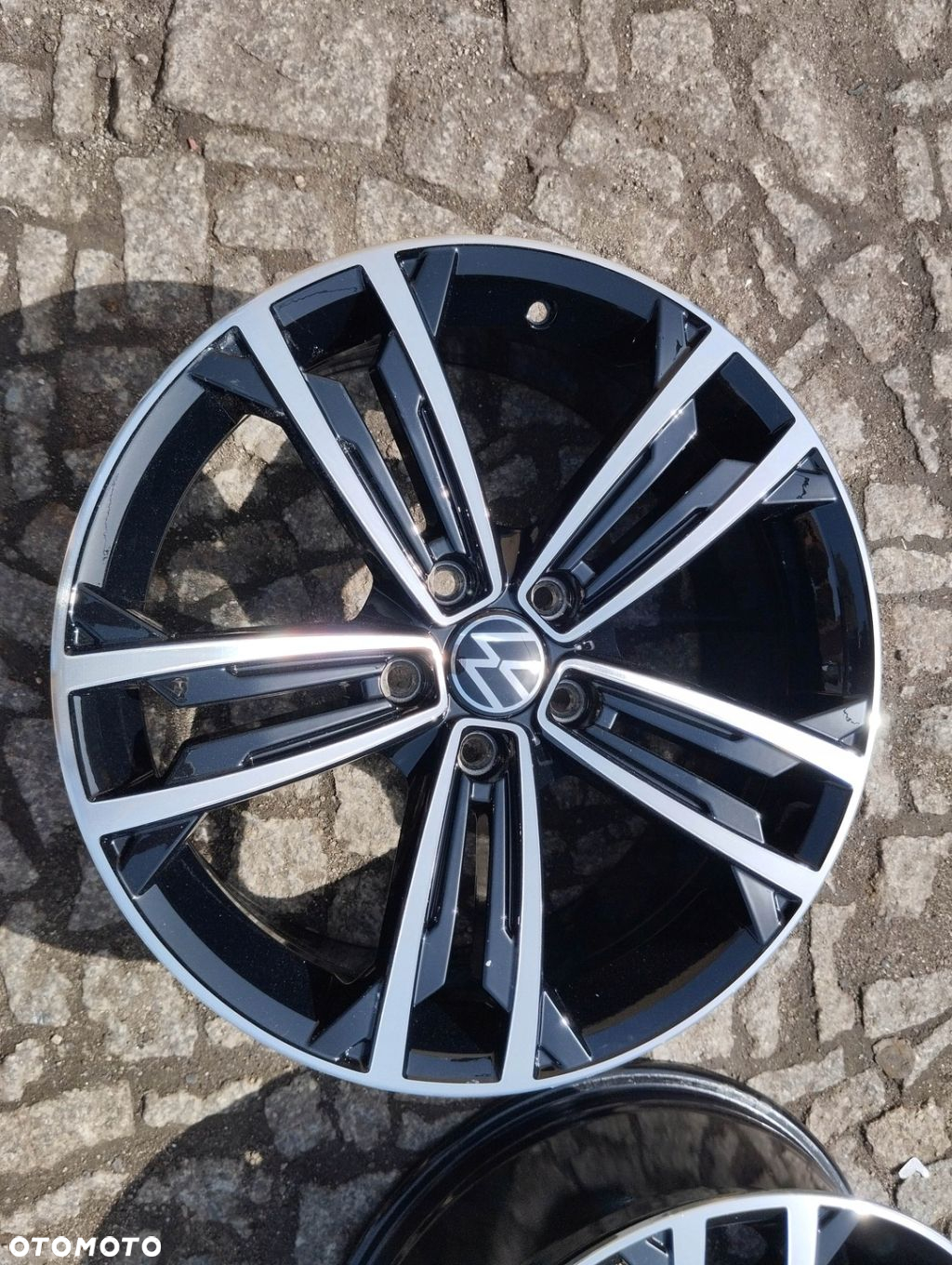 FELGI VW GOLF 5 6 7 8 5G 18 7,5 ET49 5X112 SEVILLA - 5