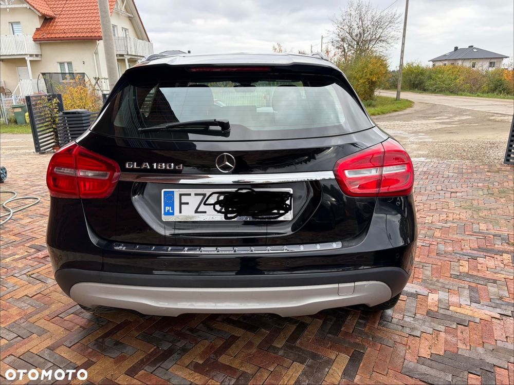 Mercedes-Benz GLA 180 d 7G-DCT - 8