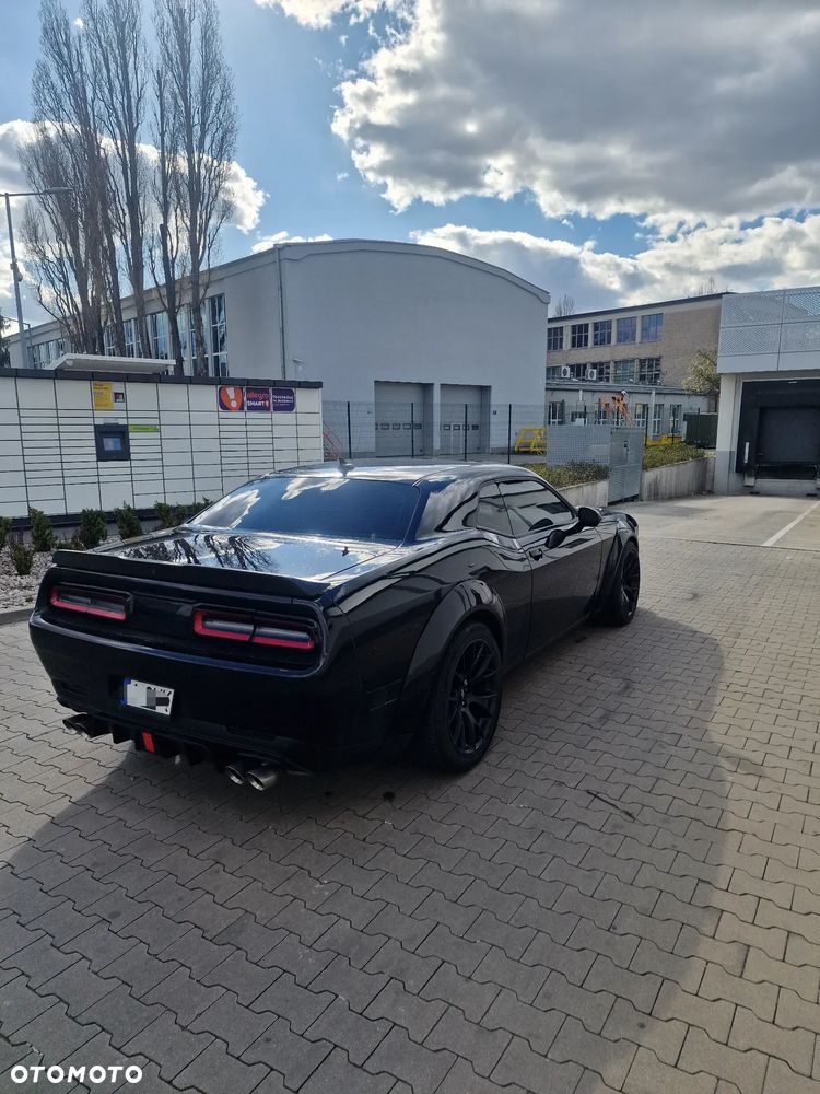 Dodge Challenger 6.4 Scat Pack - 11