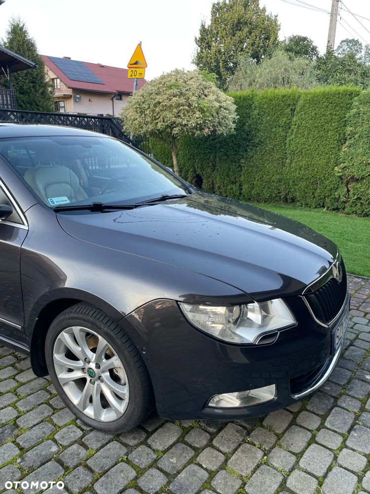 Skoda Superb 2.0 TDI L&K DSG - 17