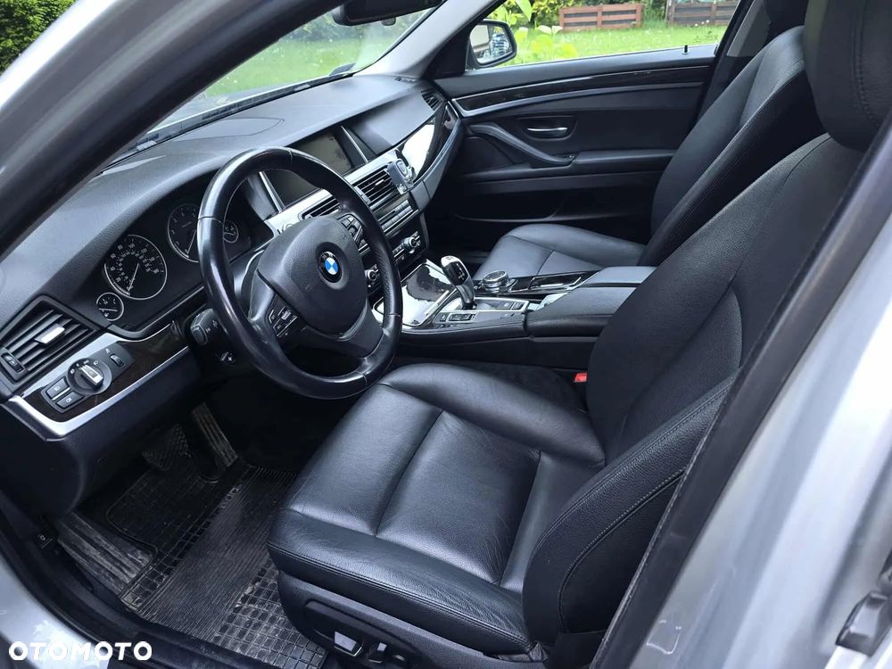 BMW Seria 5 528i Luxury Line - 15