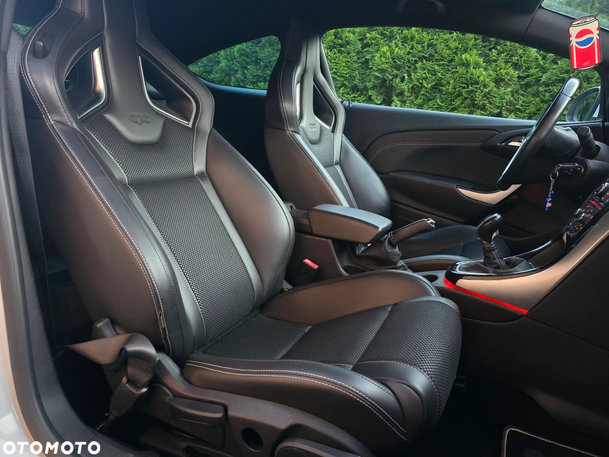 Opel Astra IV GTC OPC - 14