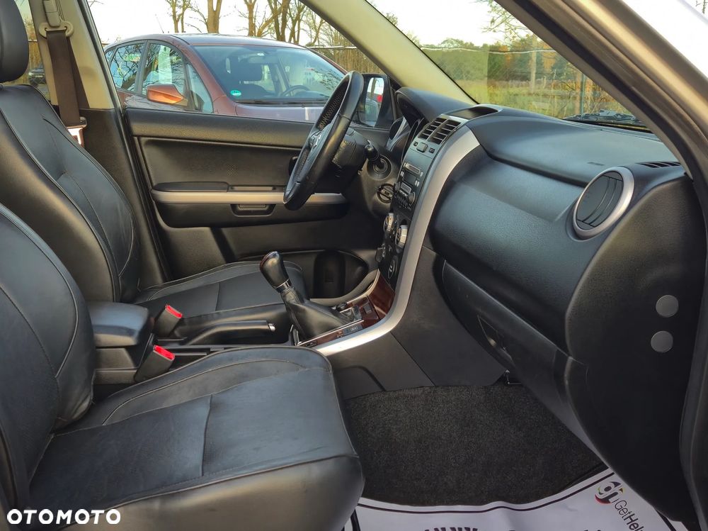 Suzuki Grand Vitara 2.0 De luxe - 22